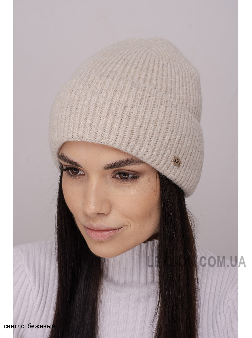 Женская шапка с отворотом Бугатти